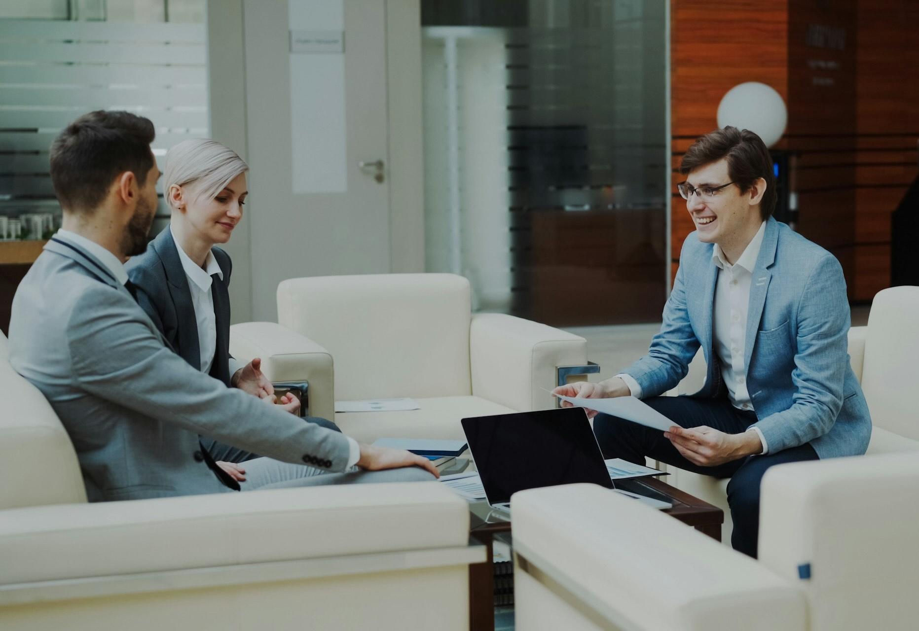 Cash vs. Financing: The Best Strategy in Miami Real Estate