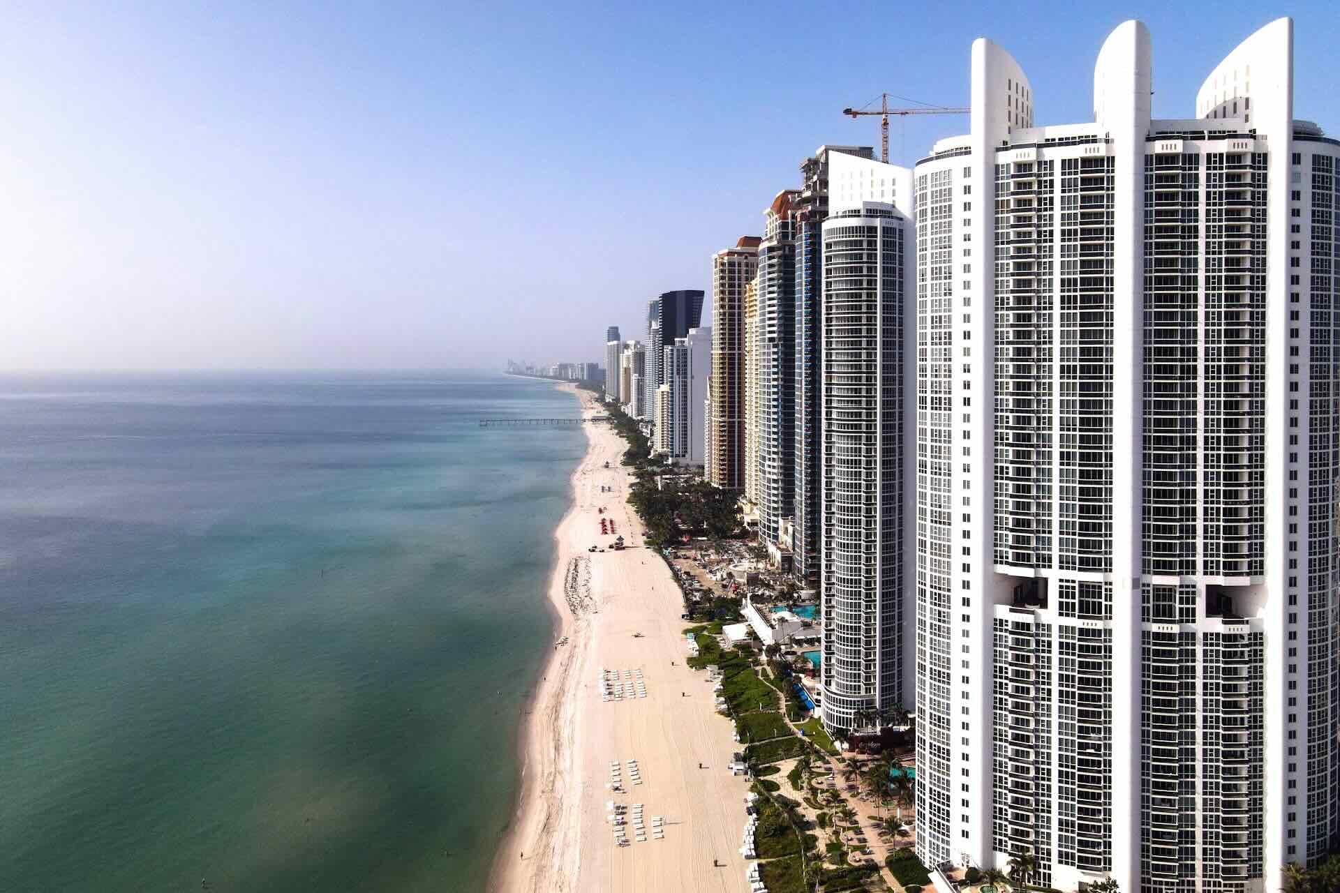 How Smart Investors Approach Miami Real Estate Today